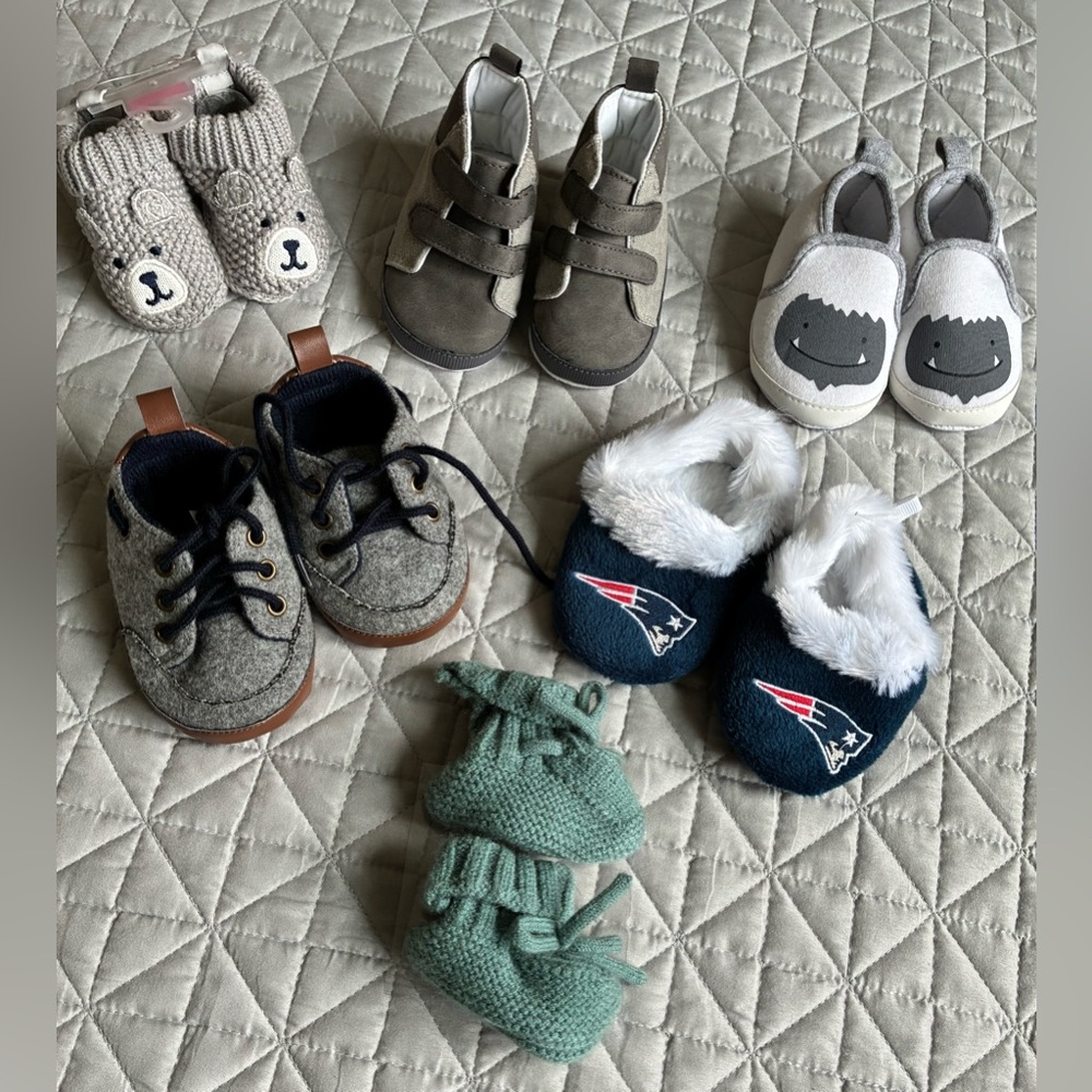 6 Pairs of Infant Shoes NEW ENGLAND PATRIOT’S Booties Newborn - 9 Month NEW Baby